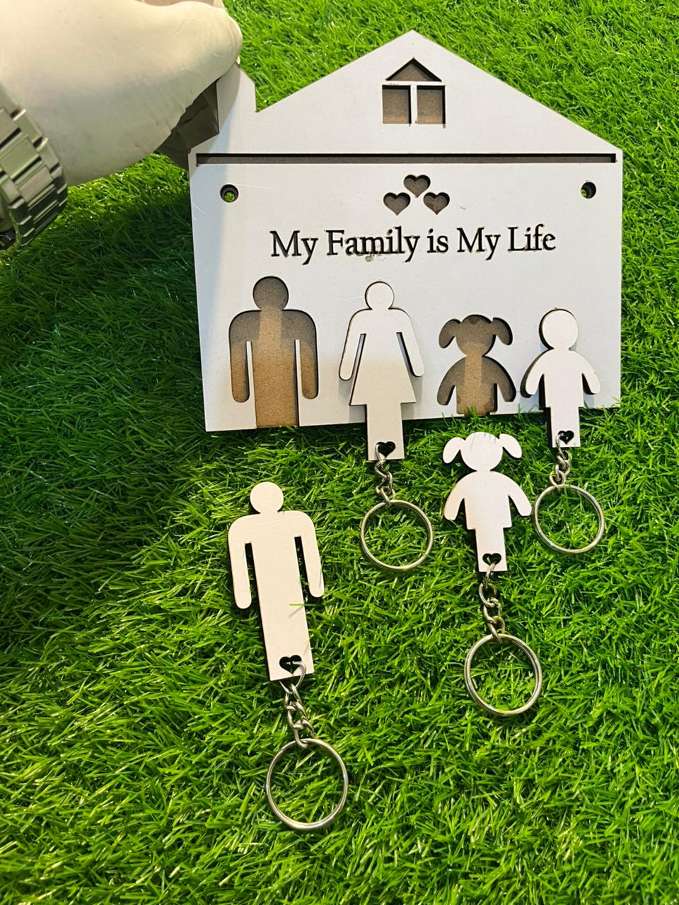Wall Hanging Keychain Holder with 4 Family Member Keychains -(P1)