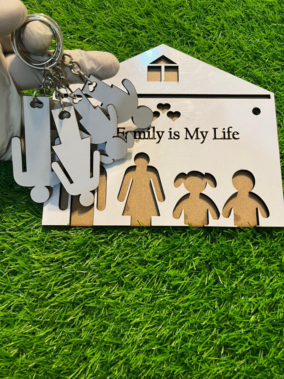 Wall Hanging Keychain Holder with 4 Family Member Keychains -(P1)