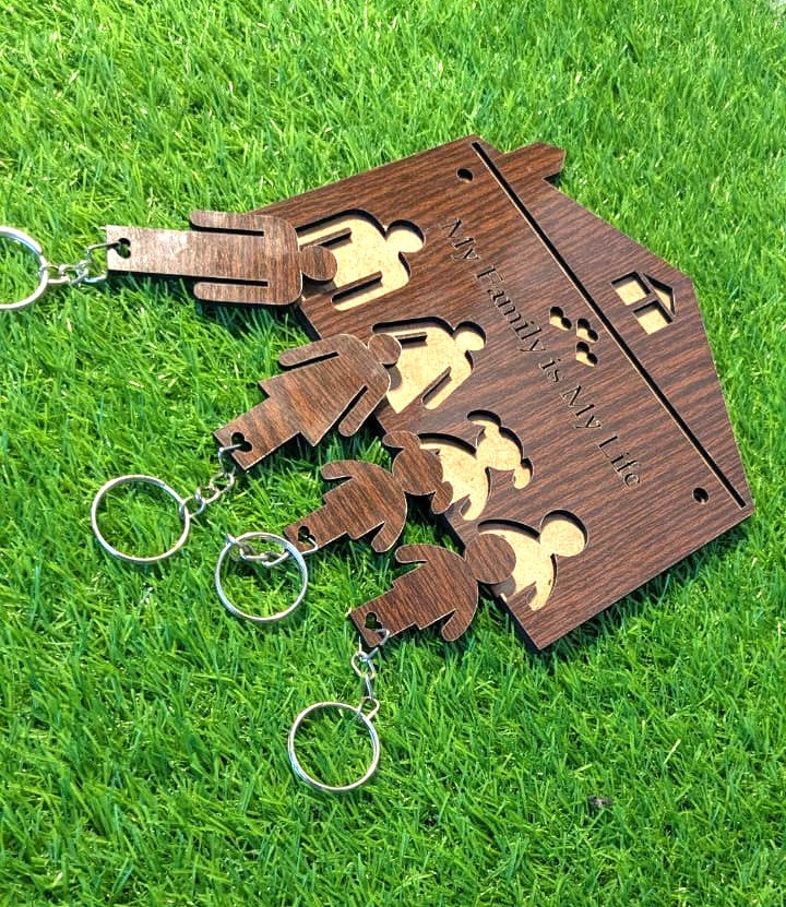 Wall Hanging Keychain Holder with 4 Family Member Keychains -(P1)