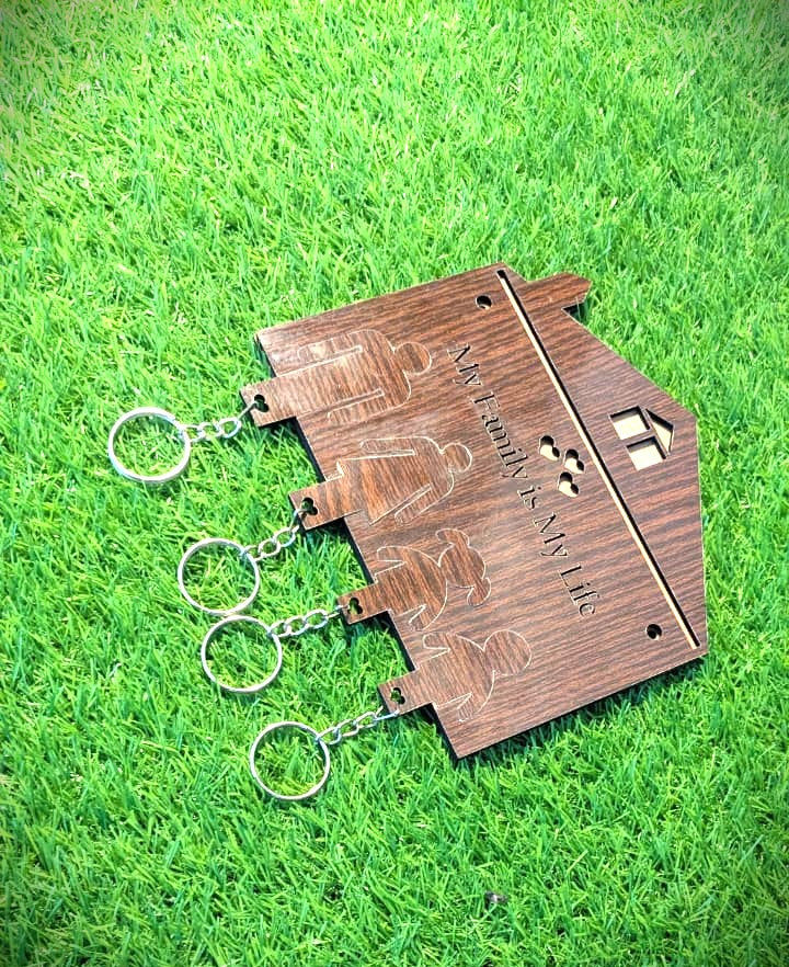 Wall Hanging Keychain Holder with 4 Family Member Keychains -(P1)